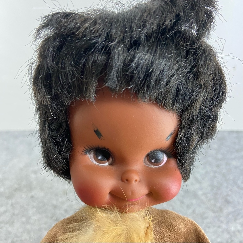 Vintage 1960’s Native American doll by the Reliable Toy Company in Canada - Picture 4 of 6